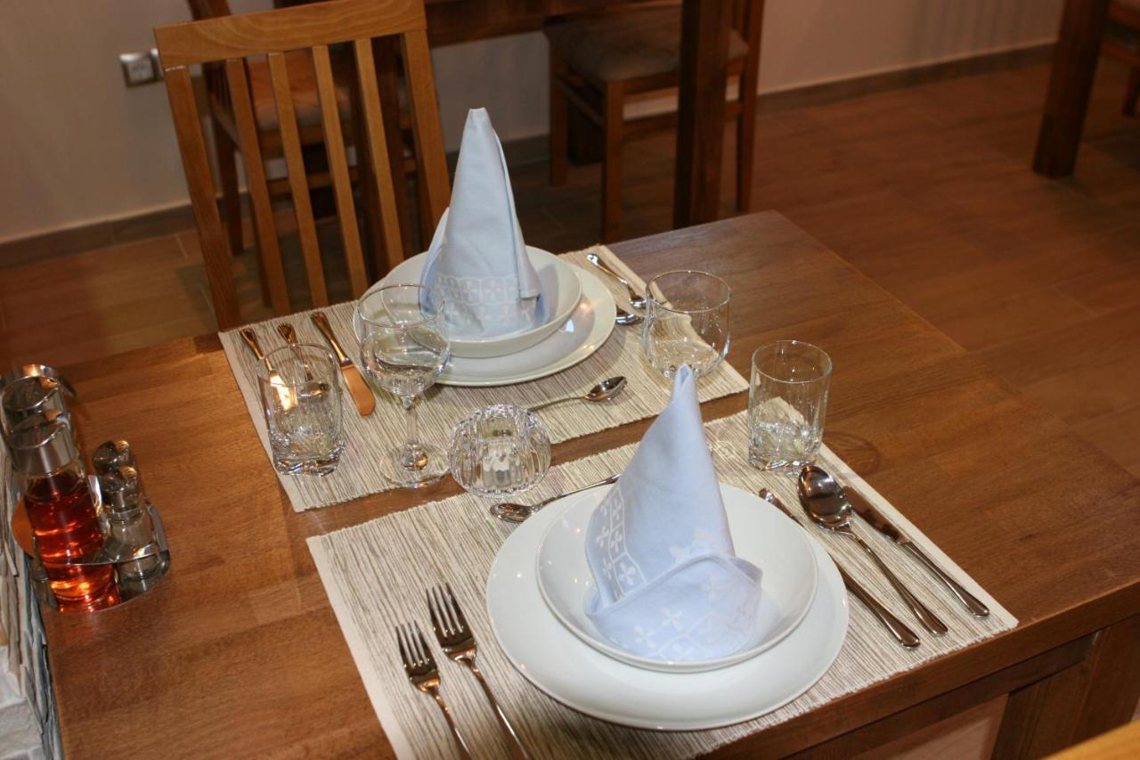 Millenium House 1 Bed & Breakfast Йезерце Екстериор снимка