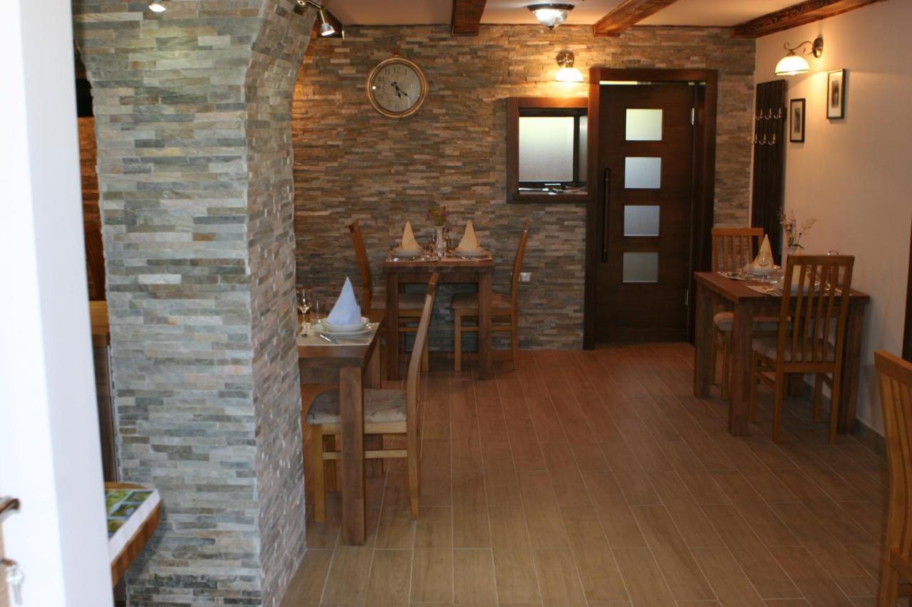 Millenium House 1 Bed & Breakfast Йезерце Екстериор снимка