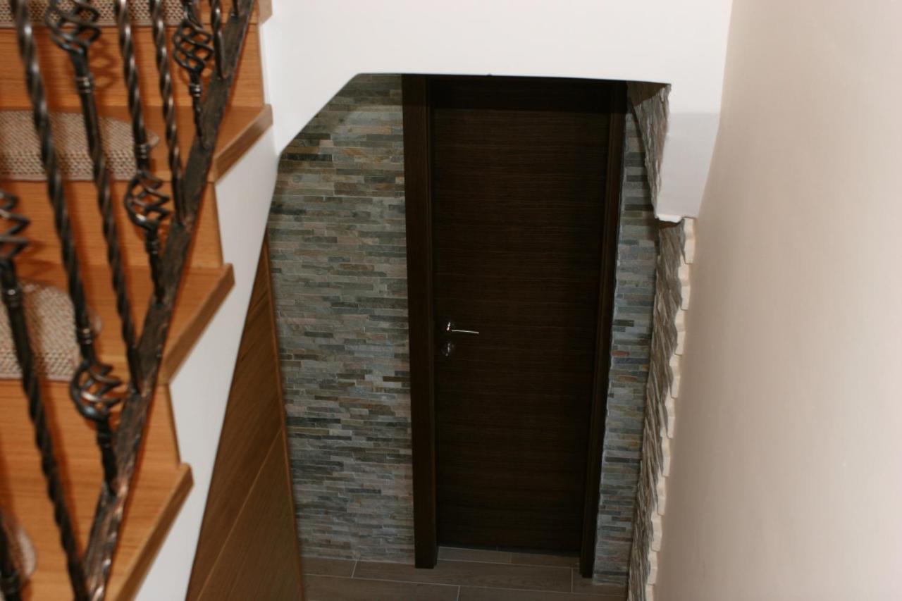 Millenium House 1 Bed & Breakfast Йезерце Екстериор снимка