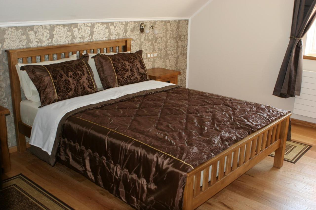 Millenium House 1 Bed & Breakfast Йезерце Екстериор снимка
