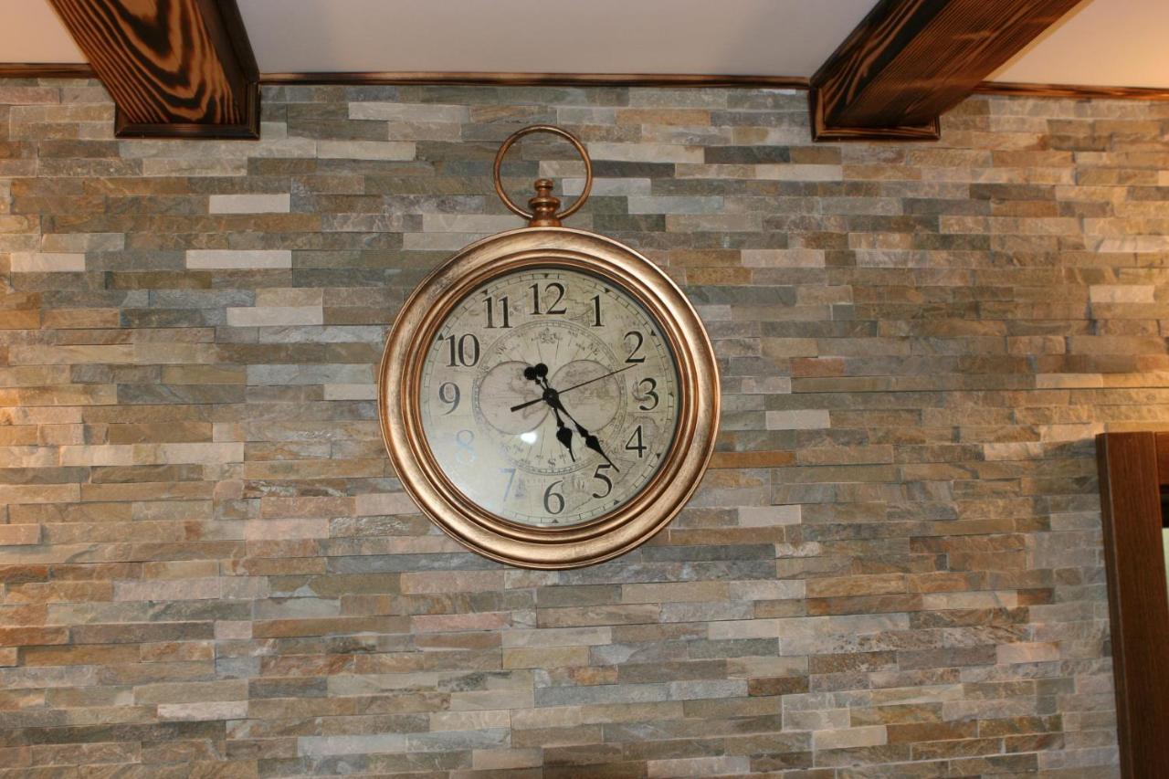 Millenium House 1 Bed & Breakfast Йезерце Екстериор снимка