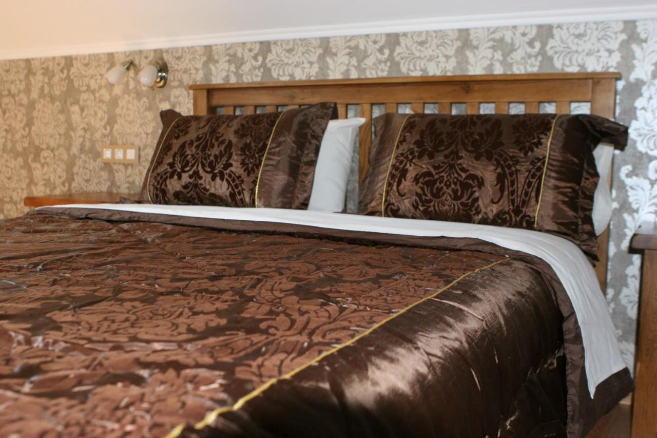 Millenium House 1 Bed & Breakfast Йезерце Екстериор снимка