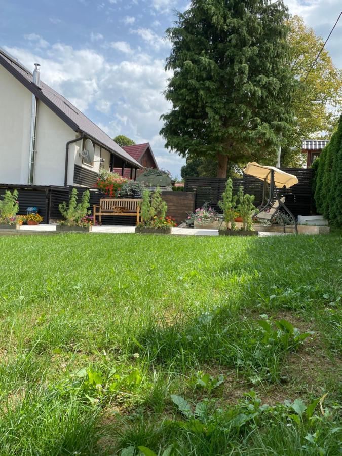 Millenium House 1 Bed & Breakfast Йезерце Екстериор снимка