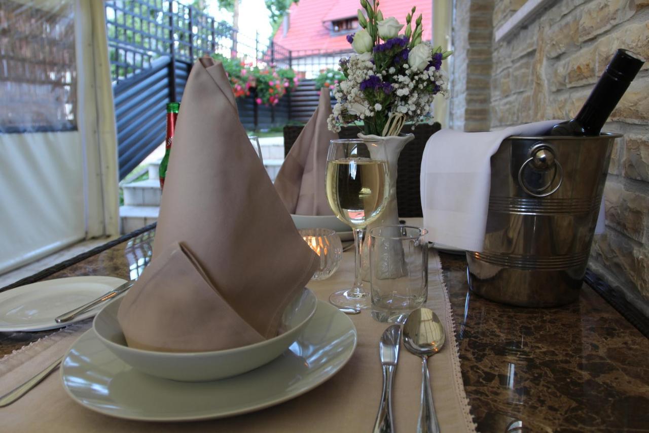 Millenium House 1 Bed & Breakfast Йезерце Екстериор снимка