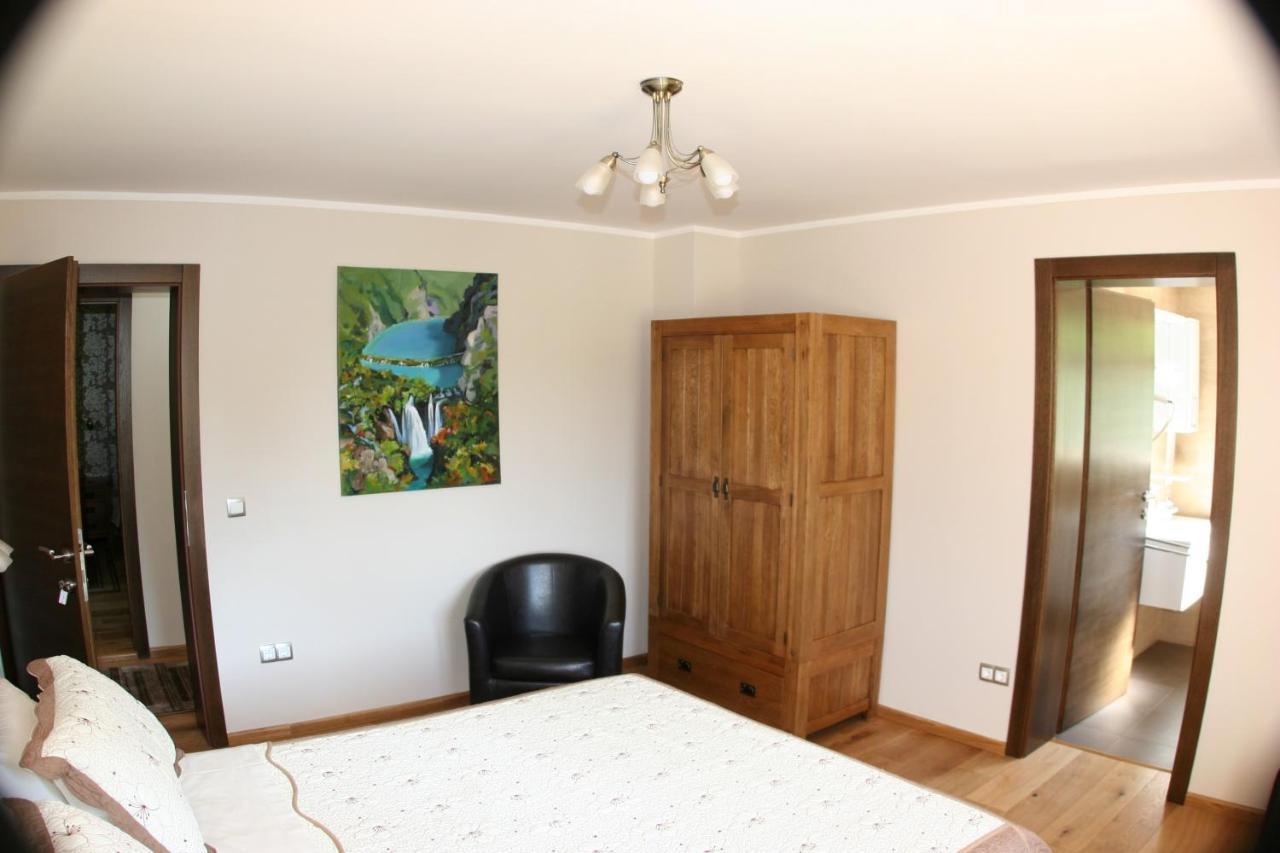 Millenium House 1 Bed & Breakfast Йезерце Екстериор снимка