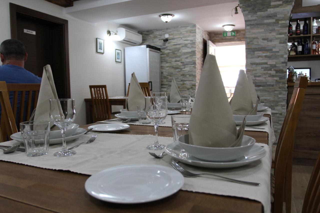 Millenium House 1 Bed & Breakfast Йезерце Екстериор снимка